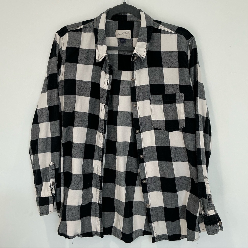 Universal Thread Plaid Long Sleeve Button-Down Shirt in Black/White - Picture 2 of 6